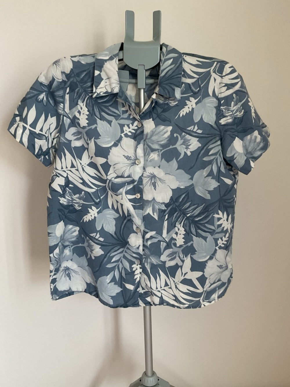 Men’s Lemon Grass Blue Tropical Floral Button-Up Shirt - Great Condition